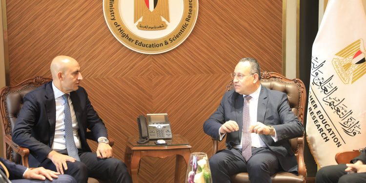 وزير التعليم العالي يلتقي اللجنة المؤقتة لنقابة التكنولوجيين