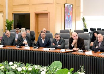 وزير الصناعة يجتمع بمصنعي السيراميك والبورسلين لبحث تحديات القطاع وسبل حلها