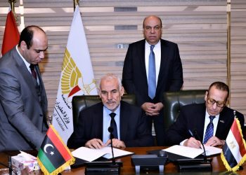 وزير الطيران المدني يشهد توقيع مذكرة تفاهم مع مصلحة الطيران المدني الليبية لتعزيز التكامل في إدارة المجال الجوي