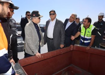 الفريق أسامة ربيع يتفقد ترسانة جنوب البحر الأحمر لمتابعة بناء القاطرات البحرية وسفن الصيد وتعزيز التصدير