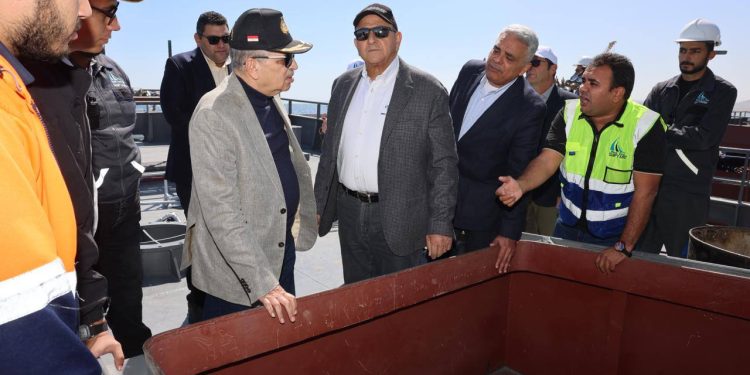 الفريق أسامة ربيع يتفقد ترسانة جنوب البحر الأحمر لمتابعة بناء القاطرات البحرية وسفن الصيد وتعزيز التصدير