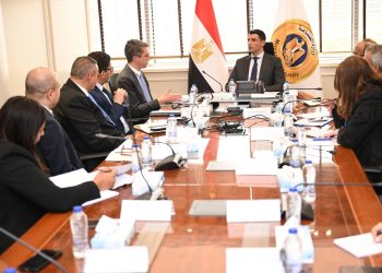 وزير الصناعة يبحث مع وفد البنك الدولي ومؤسسة التمويل الدولية سبل دعم المشروعات الصناعية في مصر