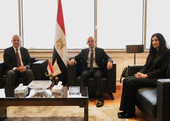 وزير الاستثمار  يلتقى رئيس اتحاد الصناعات المصرية لبحث سبل دعم القطاع الصناعي وتعزيز تنافسية الاقتصاد المصري