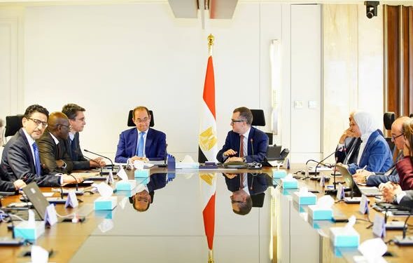 وزيرا التخطيط والمالية يبحثان مع البنك الدولي والأفريقي آليات تمويل البنية التحتية في مصر
