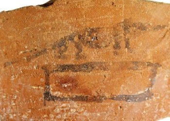 الكشف عن 13 ألف أوستراكا جديدة بموقع أتريبس الأثري بمحافظة سوهاج