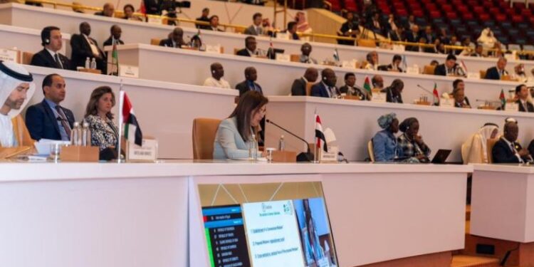 وزيرة التخطيط تشارك باجتماع المائدة المستديرة للمحافظين