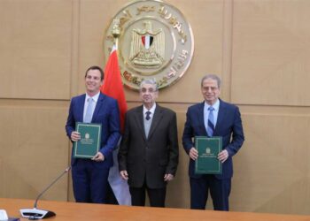 القابضة للكهرباء توقع بروتوكول تعاون مع “شنايدر إليكتريك مصر” لتحسين الفقد بالشبكة