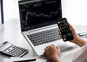 حقيقية قرار رئيس الوزراء بعودة يوم الأحد من كل أسبوع يوم عمل للموظفين بنظام الـ “أون لاين”