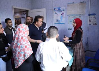 وزير الصحة يتفقد مستشفى بركة السبع المركزي بشكل مفاجئ ويحيل المخالفات التي تم رصدها للتحقيق