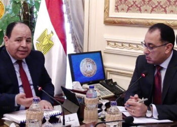 مدبولي يستعرض مع وزير المالية مقترح وثيقة السياسة الضريبية لمصر 2024 – 2030