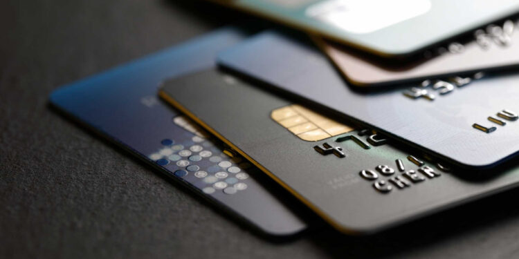 شروط الحصول على بطاقة بنكية دولية.. اعرف الأوراق المطلوبة