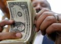 عاجل.. الدولار يعاود الانخفاض في البنوك أمام الجنيه المصري