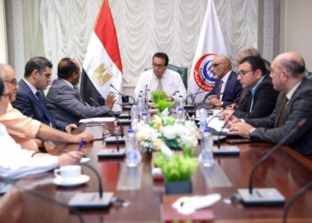 وزير الصحة يعقد اجتماعًا لمتابعة العمل بالمشروع القومي للرعايات والحضانات