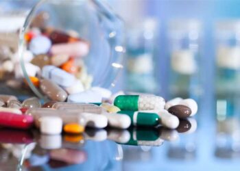 “شعبة الأدوية” تتوقع زيادة في الأسعار بنسبة 50 % وطلب إحاطة يحذر الحكومة