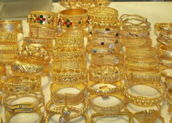 الذهب يتجاهل السياسية النقدية الأمريكية ويتحرك قرب مستوى 2400 دولار