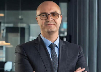 المصرية للاتصالات تعلن استقالة النائب المالي محمد شمروخ لتكليفه بالعمل رئيساً تنفيذياً للجهاز القومي لتنظيم الاتصالات