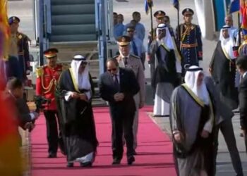 الرئيس السيسى يستقبل أمير الكويت فى مستهل زيارته إلى القاهرة
