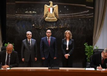 رئيس الوزراء يشهد مراسم توقيع محضري استلام الأرض لتنفيذ مشروعين لإنتاج الكهرباء من طاقة الرياح بسوهاج