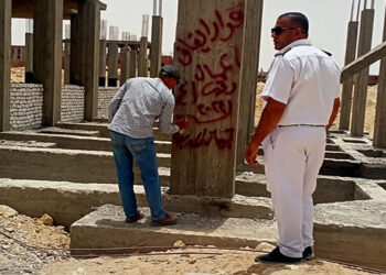 وزير الإسكان يُصدر قراراً بإزالة مخالفات بناء بالساحل الشمالي