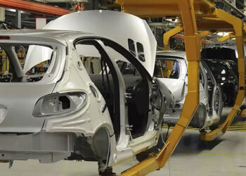 رئيس الوزراء يترأس المجلس الأعلى لصناعة السيارات