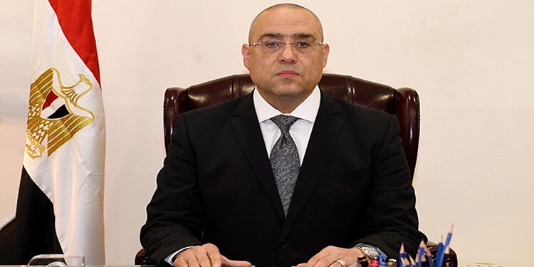 وزير الإسكان يُصدر 9 قرارات بإزالة مخالفات بناء بالساحل الشمالي وبني سويف الجديدة