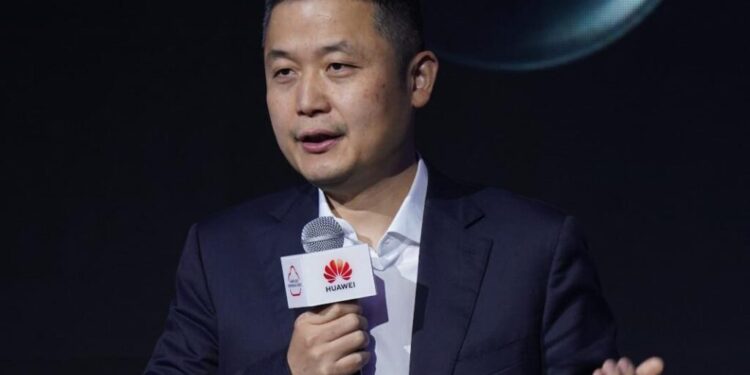 ويليام دونج: نماذج اللغة العربية بخدمات هواوي كلاود تدعم كل القطاعات والصناعات بقدرات الذكاء الاصطناعي