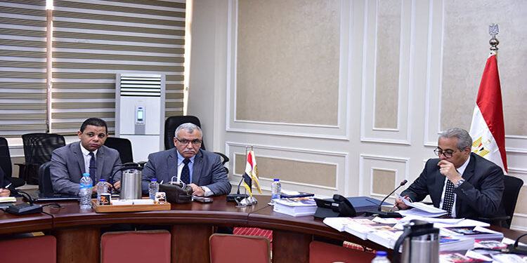 وزير العمل يتابع أخر مستجدات مشروع مهني 2030 مع القطاع الخاص