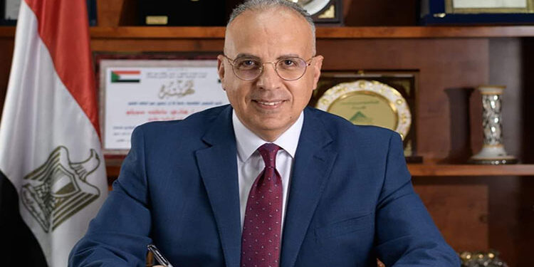 وزير الري يتابع موقف المشروعات المائية وتدبير الأراضي لتنفيذ مشروعات “حياة كريمة”