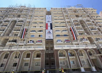 وزير الإسكان: تنفيذ 64 برجاً سكنيا و310 فيلات بتجمع “صوارى” بالإسكندرية