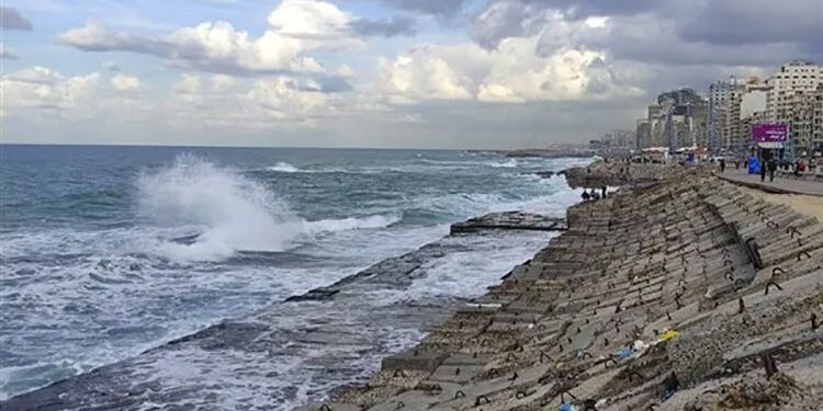 الأرصاد: اضطراب بالملاحة بخليجى السويس والعقبة والبحر الأحمر والأمواج 3.5 متر