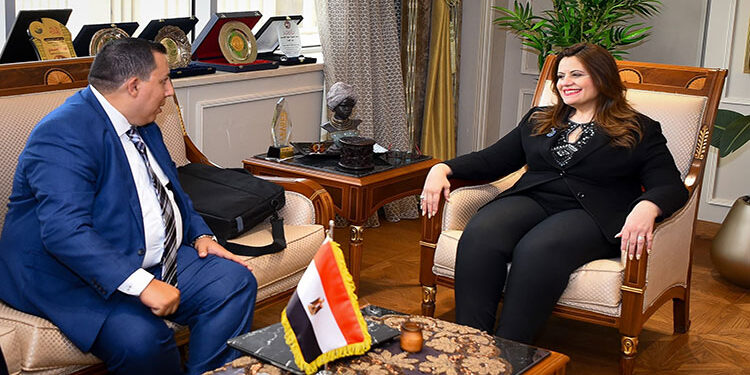 وزيرة الهجرة تستقبل أحد أبناء الجالية المصرية في كندا للمشاركة في احتفالات شهر الحضارة المصرية