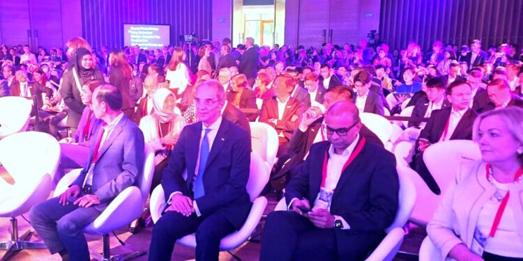 وزير الاتصالات يشارك فى جلسات اليوم الأول لقمة أسيا تك Asia Tech Summit بسنغافورة