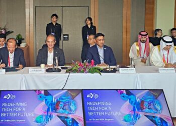 وزير الاتصالات يبحث تعزيز التعاون المشترك مع سنغافورة فى الذكاء الاصطناعى والتعهيد