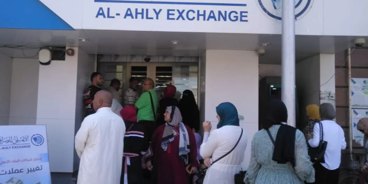 الأهلي للصرافة تجمع حصيلة من العملات الأجنبية تعادل 6.9 مليار جنيه خلال أبريل 2024