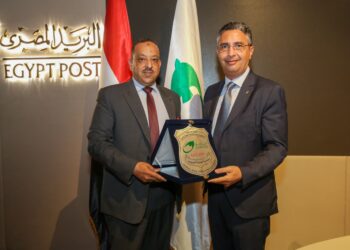 “رئيس البريد”.. يقدم التهنئة للرئيس السيسي.. ورئيس اتحاد عمال مصر