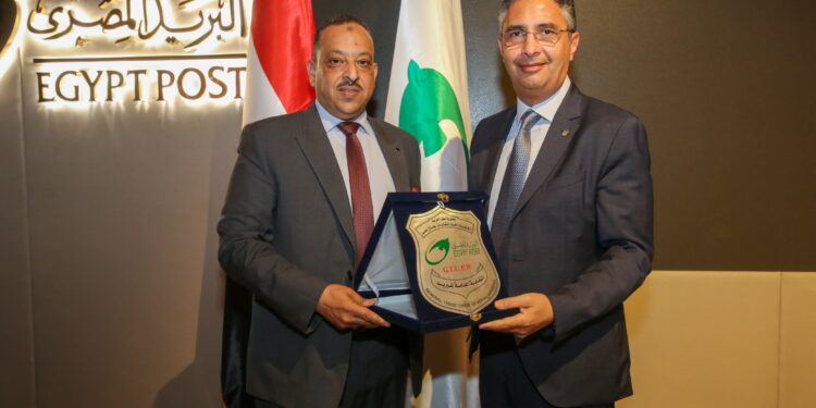 “رئيس البريد”.. يقدم التهنئة للرئيس السيسي.. ورئيس اتحاد عمال مصر