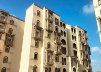 وزير الإسكان: جار الانتهاء من 600 وحدة بالإسكان المتميز ذى الطابع الساحلى بالمرحلة العاجلة بمدينة “رشيد الجديدة”