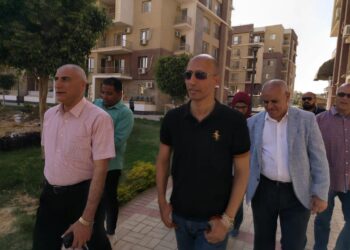 نائب رئيس “المجتمعات العمرانية” يكلف بعمل الاختبارات المطلوبة لأعمال الطرق بالقاهرة الجديدة