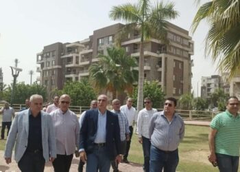 مسئولو “الإسكان” يتفقدون مشروعات رفع الكفاءة والتطوير والنظافة والزراعة والصيانة بمدينة العبور