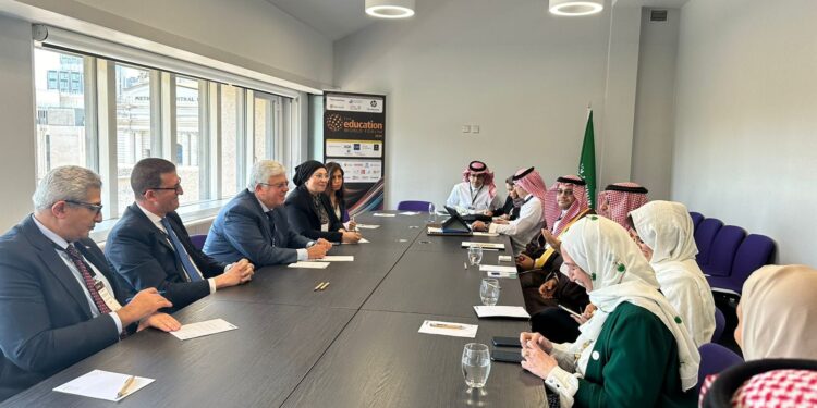 وزير التعليم العالي يبحث مع نظيريه السعودي والعراقي سُبل تعزيز التعاون الأكاديمي والبحثي المُشترك