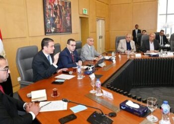 مسئولو “المجتمعات العمرانية” يتابعون موقف تقنين الأراضي المضافة بالمدن الجديدة