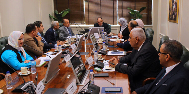 وزير التجارة والصناعة يبحث مع ممثلي غرفة مواد البناء الآليات التنفيذية والقرارات الخاصة بتطوير منطقة شق الثعبان