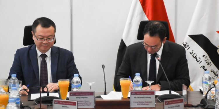 مركز المعلومات يوقع خطاب نوايا مع “هواوي مصر ” لتعزيز التعاون في المجالات التكنولوجية والبحثية