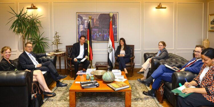 وزيرة التعاون توقع مع الجانب الألماني اتفاق تمويلي بقيمة 103 مليون يورو