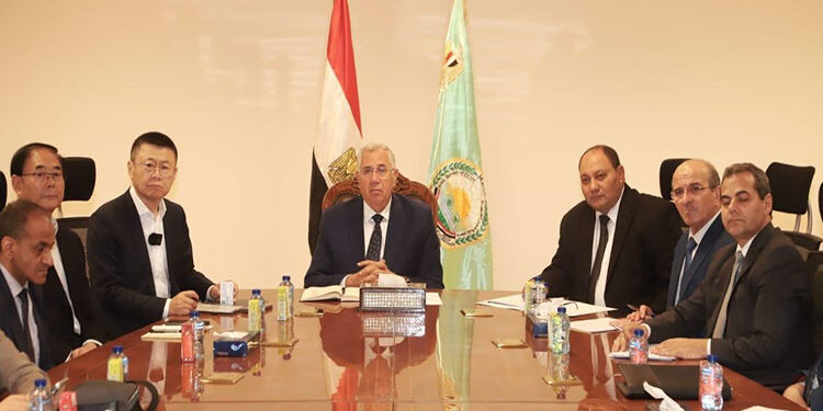 وزير الزراعة يبحث مع ممثلي 22 شركة إنتاج الدواجن بالصين تعزيز التعاون