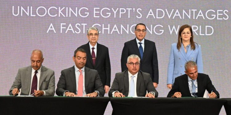 رئيس الوزراء يشهد توقيع أربع اتفاقيات في مجال الأمونيا الخضراء مع المطورين الأوروبيين