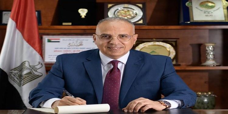 وزير الري يتلقي تقرير عن حالة منظومة الصرف الزراعى خلال فترة أجازة عيد الأضحى