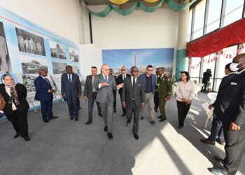 وزير الإسكان يشرح لنائب رئيس جمهورية غينيا الاستوائية جهود الدولة المصرية فى إنشاء العاصمة الإدارية الجديدة