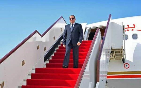 الرئيس السيسي يعود لأرض الوطن بعد مشاركته في رئاسة مؤتمر الاستجابة الإنسانية الطارئة لغزة