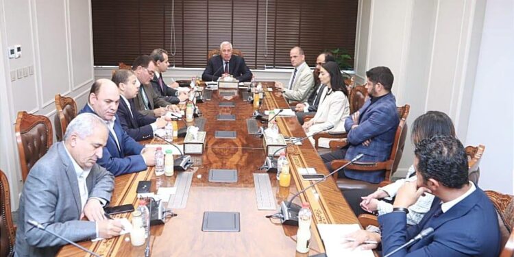 وزير الزراعة يبحث مع مسئولى شركة كرافت هاينز العالمية زيادة استثماراتها في مصر